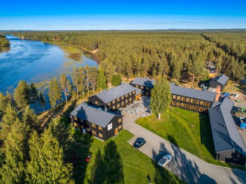 Arctic River Lodge