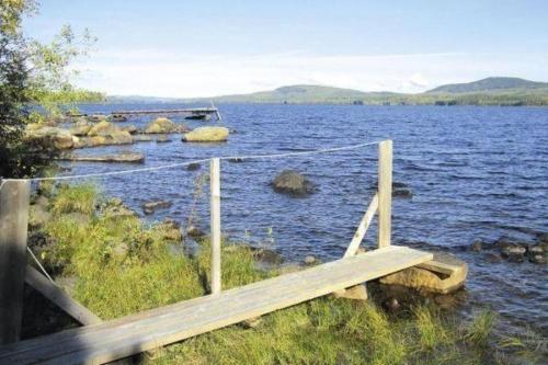 Einfache Holzhütte für das wahre Naturerlebnis am See - a78384